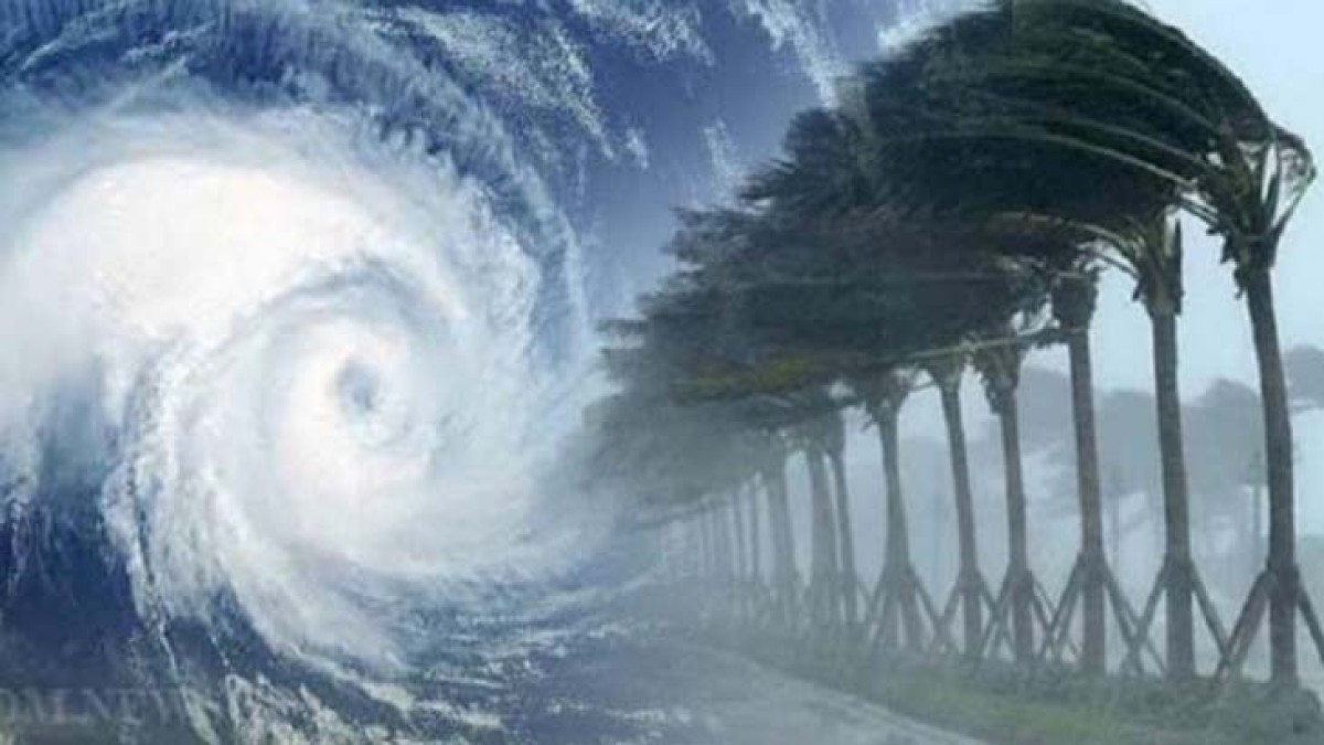 ঘূর্ণিঝড় ‘মোচা’ আতঙ্কে উপকূলবাসী