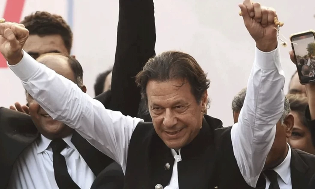 ২৫০ আসনের ফল: ভোটের মাঠে ইমরানের জয়