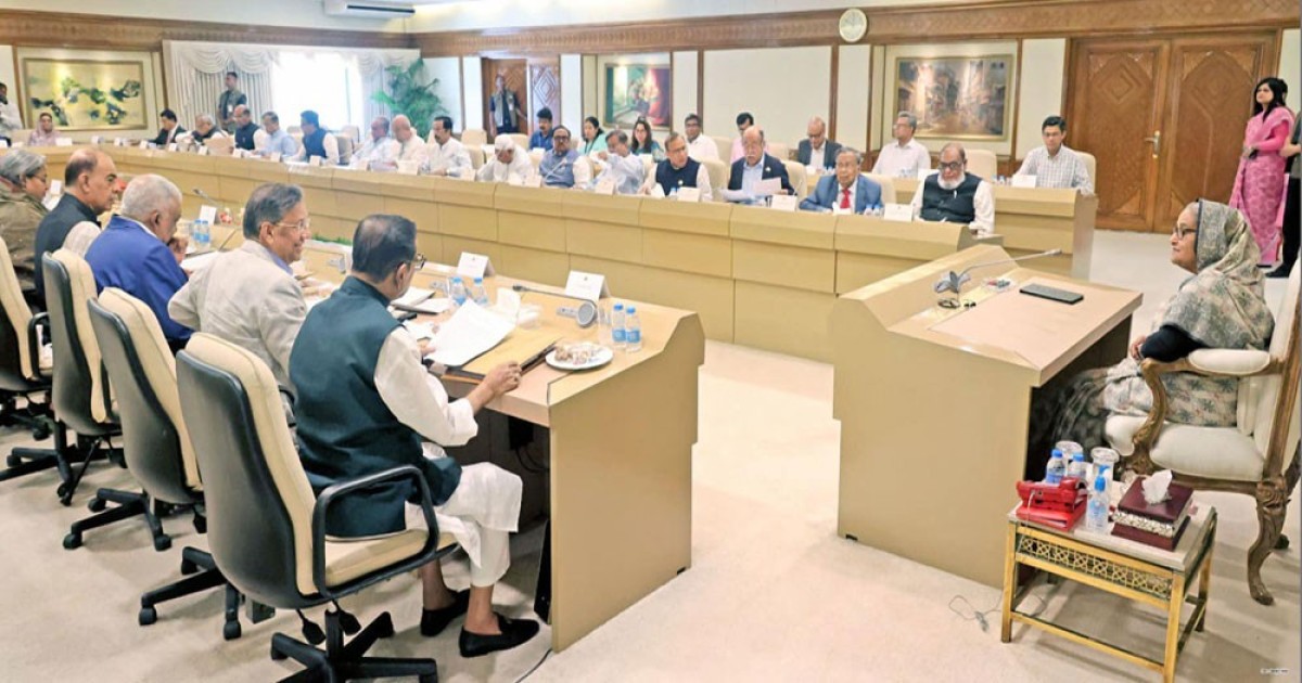 দ্রব্যমূল্যের লাগাম টানতে কঠোরভাবে বাজার মনিটরিং শুরুর নির্দেশ প্রধানমন্ত্রীর